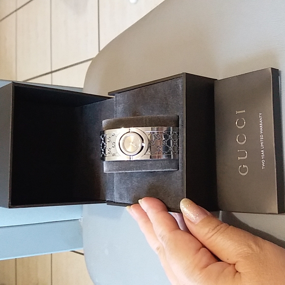 Authentic EUC Gucci Twirl Bangle Watch Swiss Made - Picture 2 of 8